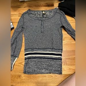 womens long sleeves shirt